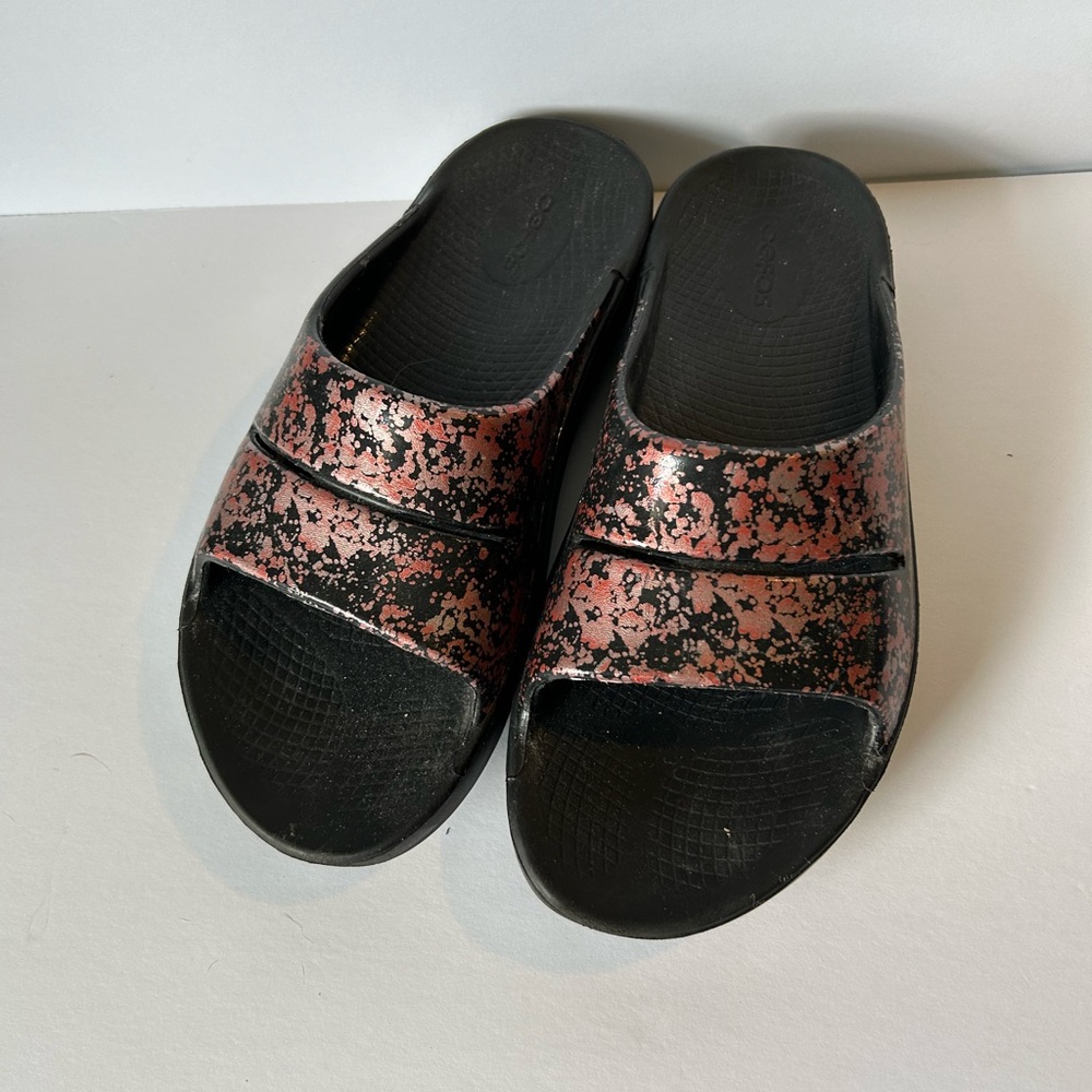 OOFOS OOAAH Rose gold splatter slide sandals m7/w9
